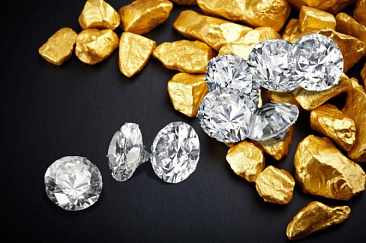 Россия обращается к золоту, платине, алмазам и редкоземельным металлам по мере падения курса рубля