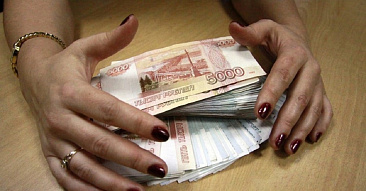 Работница ломбарда и ювелирного магазина похитила 2,4 млн рублей