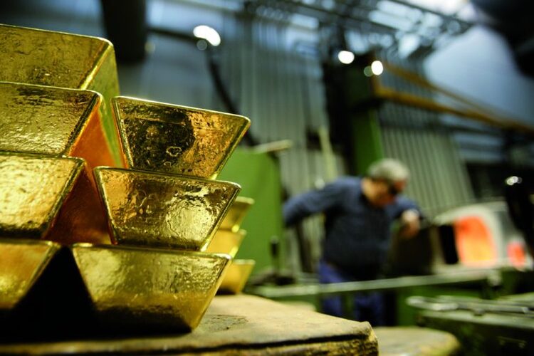 Предприятия России в январе-июле увеличили производство золота на 4,2%
