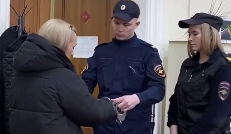 В Красноярске экс-директор «Русских самоцветов» получила срок за хищение ювелирных украшений на 7,8 млн рублей