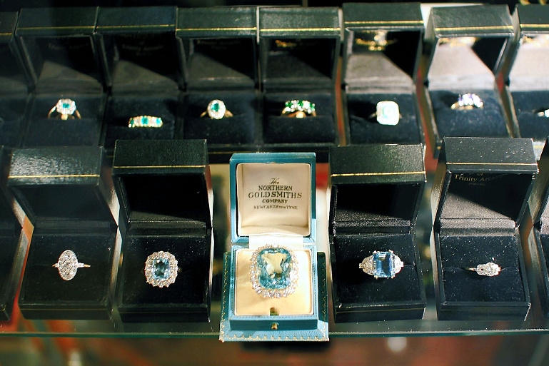 Подержанные натуральные полированные бриллианты продаются в ЕС