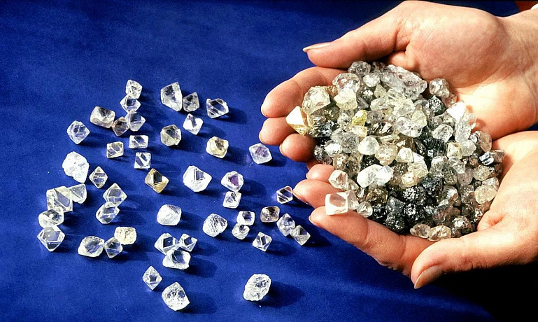 Российские алмазы снова негласно плывут на рынок после санкционного хаоса